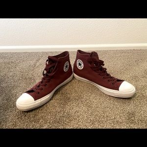 Converse - Chuck Taylor All Star High Top. Burgundy/Maroon. Unisex.